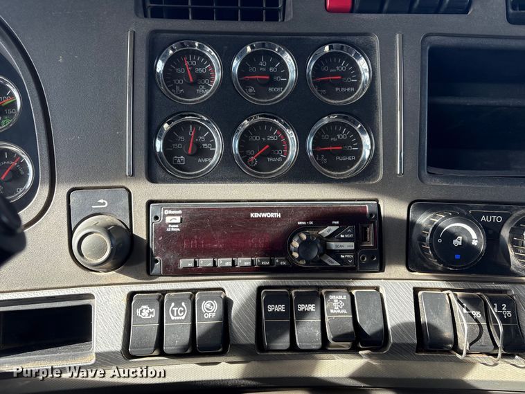 image for item FI0088 2019 Kenworth T880 dump truck