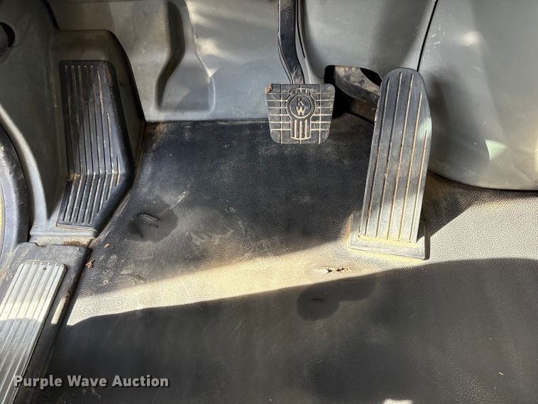 image for item FI0088 2019 Kenworth T880 dump truck