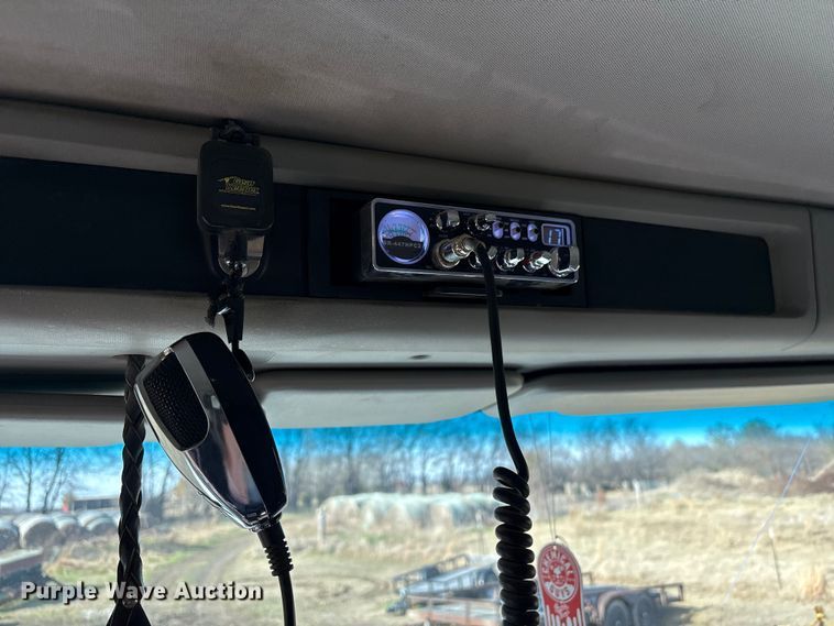 image for item FI0088 2019 Kenworth T880 dump truck