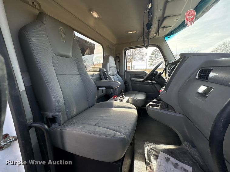 image for item FI0088 2019 Kenworth T880 dump truck