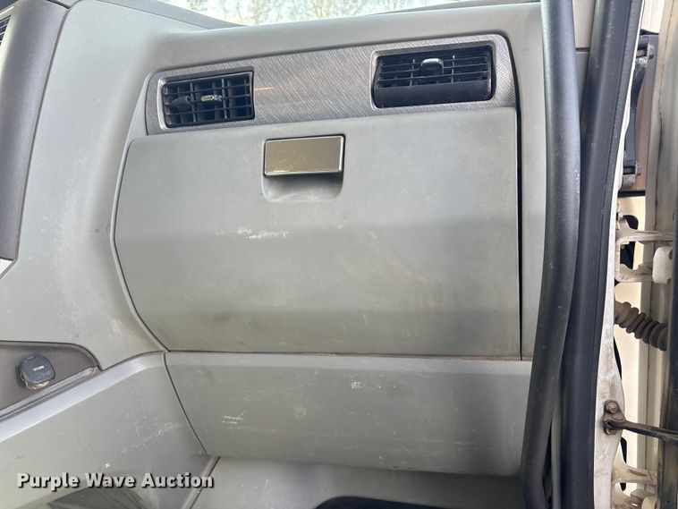 image for item FI0088 2019 Kenworth T880 dump truck