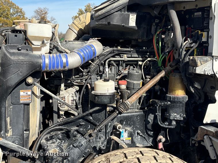 image for item FI0088 2019 Kenworth T880 dump truck