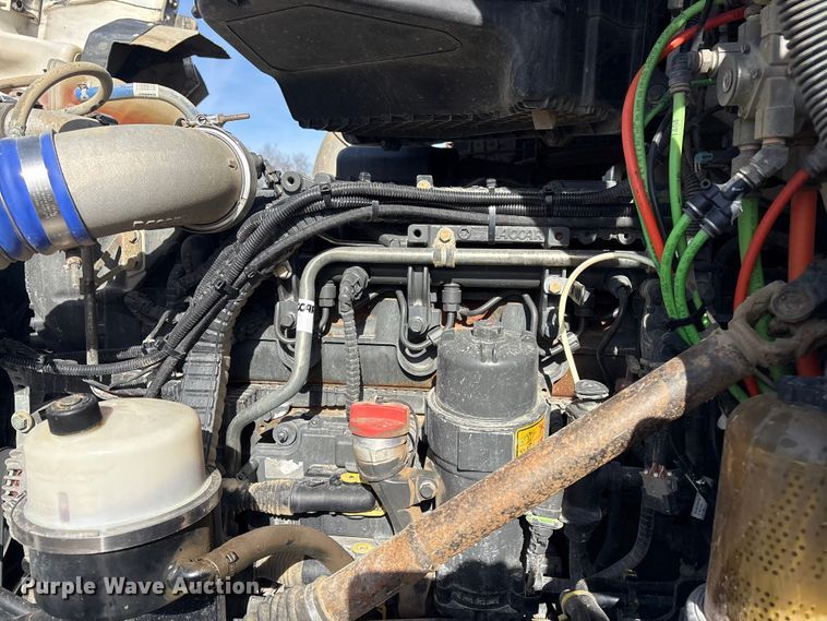 image for item FI0088 2019 Kenworth T880 dump truck