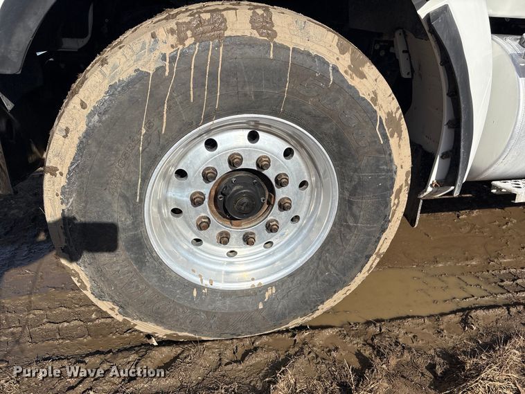 image for item FI0088 2019 Kenworth T880 dump truck