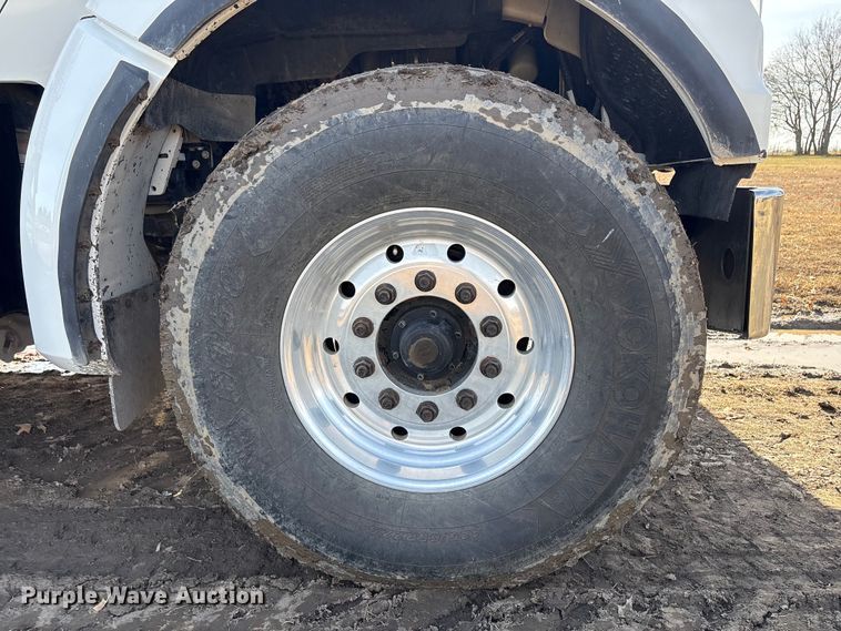 image for item FI0088 2019 Kenworth T880 dump truck