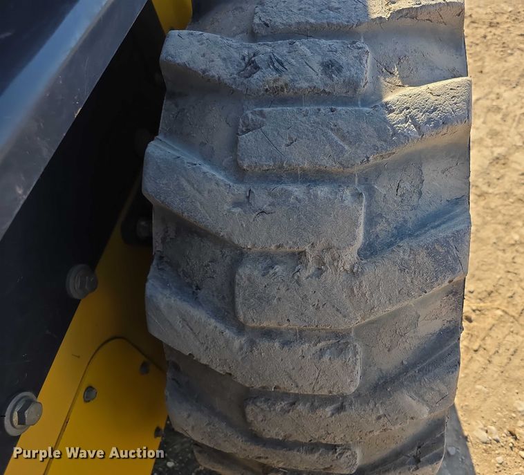 image for item FI0688 New Holland L230 200 series skid steer loader