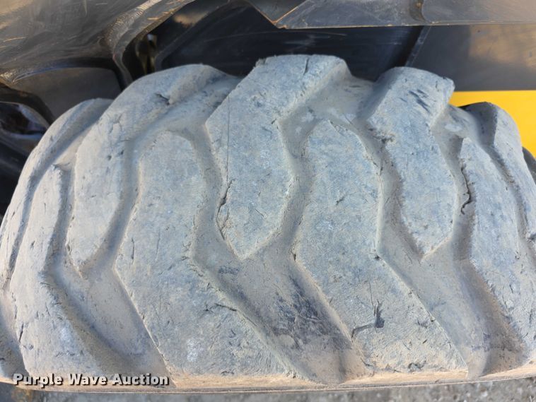 image for item FI0688 New Holland L230 200 series skid steer loader