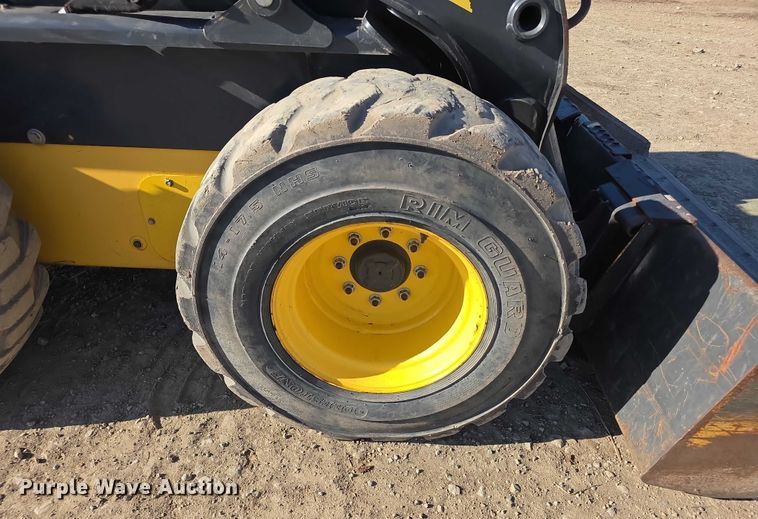 image for item FI0688 New Holland L230 200 series skid steer loader