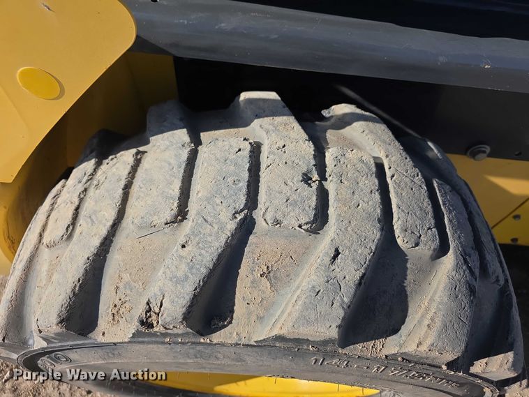 image for item FI0688 New Holland L230 200 series skid steer loader