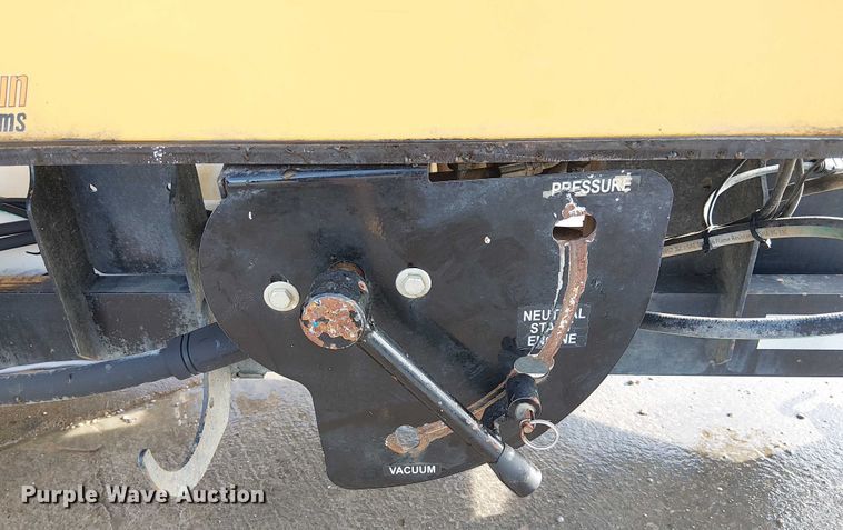 image for item FK0905 Vermeer V500LE vacuum trailer