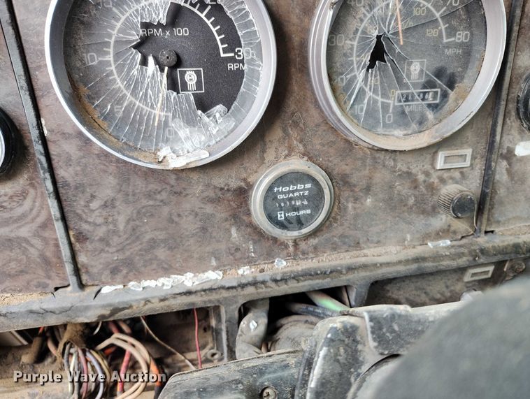 image for item IP9713 1988 Kenworth W900B dump truck