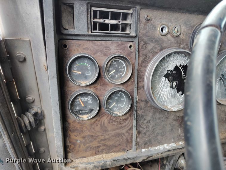 image for item IP9713 1988 Kenworth W900B dump truck