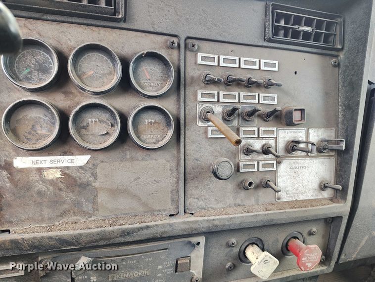 image for item IP9713 1988 Kenworth W900B dump truck