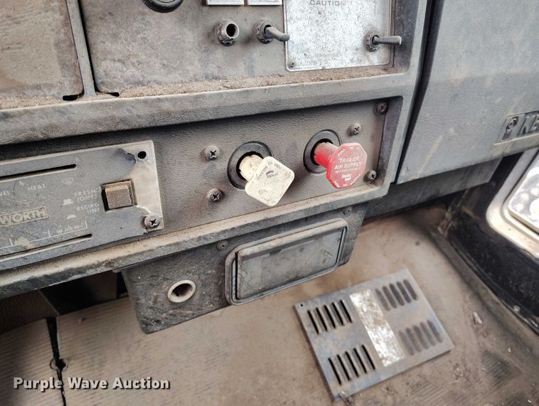 image for item IP9713 1988 Kenworth W900B dump truck