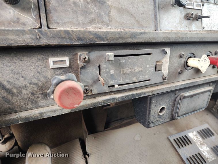 image for item IP9713 1988 Kenworth W900B dump truck