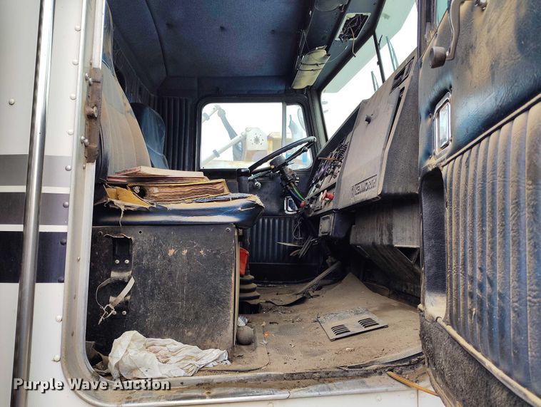 image for item IP9713 1988 Kenworth W900B dump truck