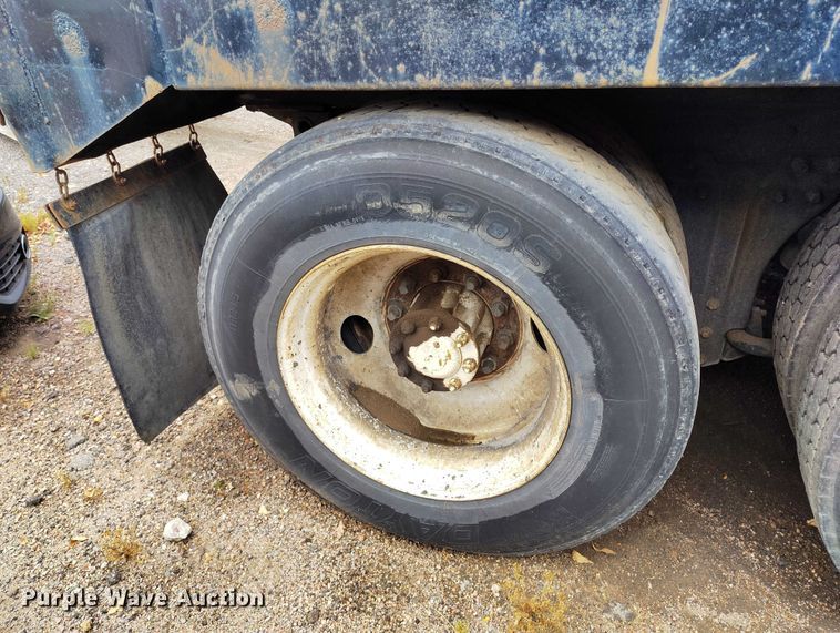 image for item IP9713 1988 Kenworth W900B dump truck