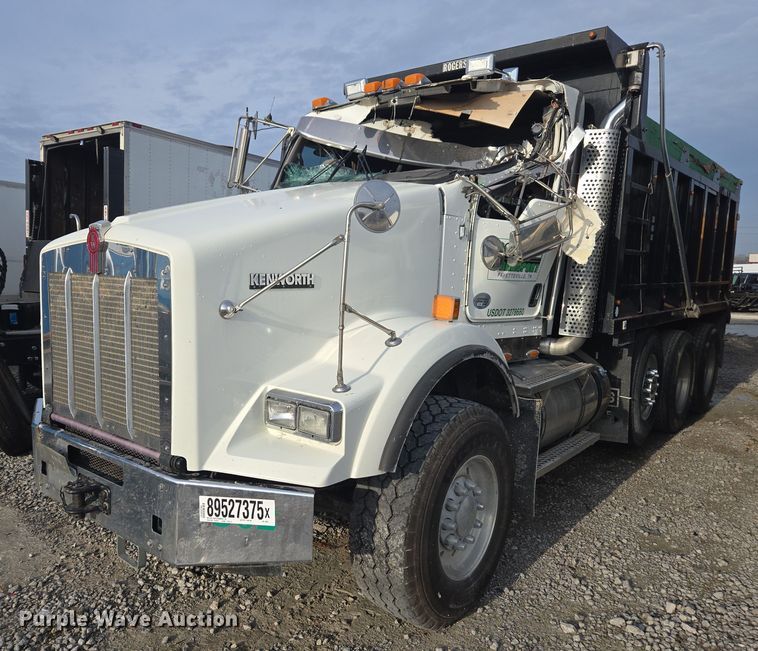 image for item YA1645 2017 Kenworth T800 dump truck