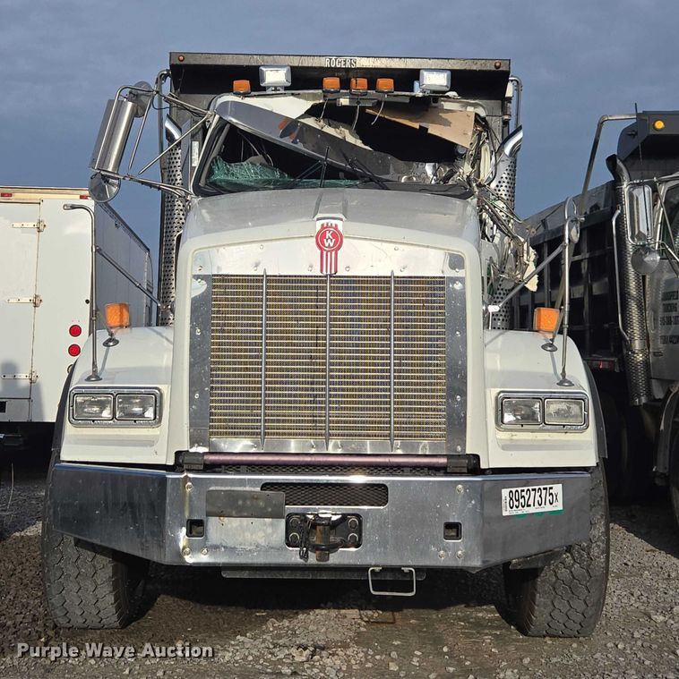 image for item YA1645 2017 Kenworth T800 dump truck