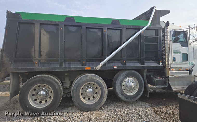 image for item YA1645 2017 Kenworth T800 dump truck