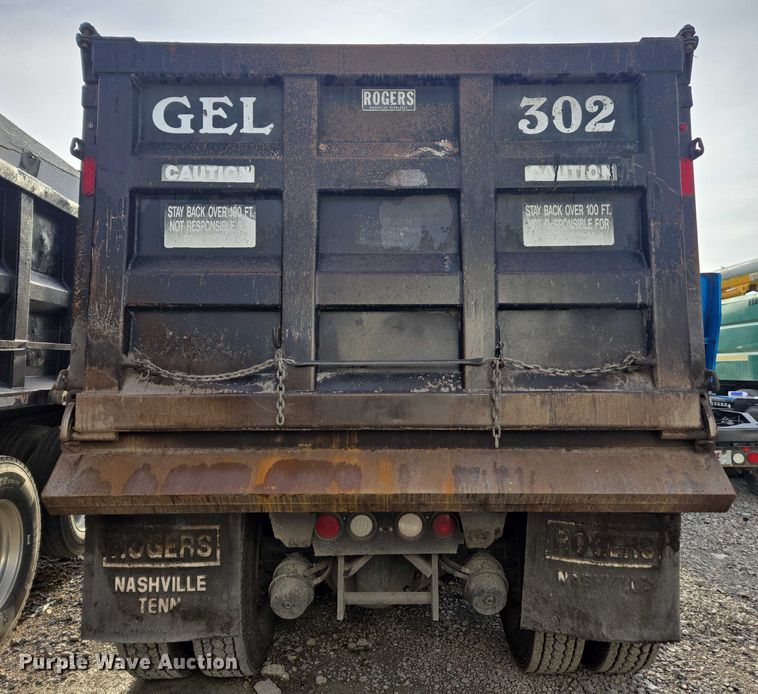 image for item YA1645 2017 Kenworth T800 dump truck
