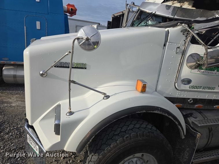 image for item YA1645 2017 Kenworth T800 dump truck