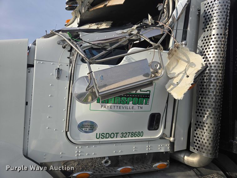 image for item YA1645 2017 Kenworth T800 dump truck