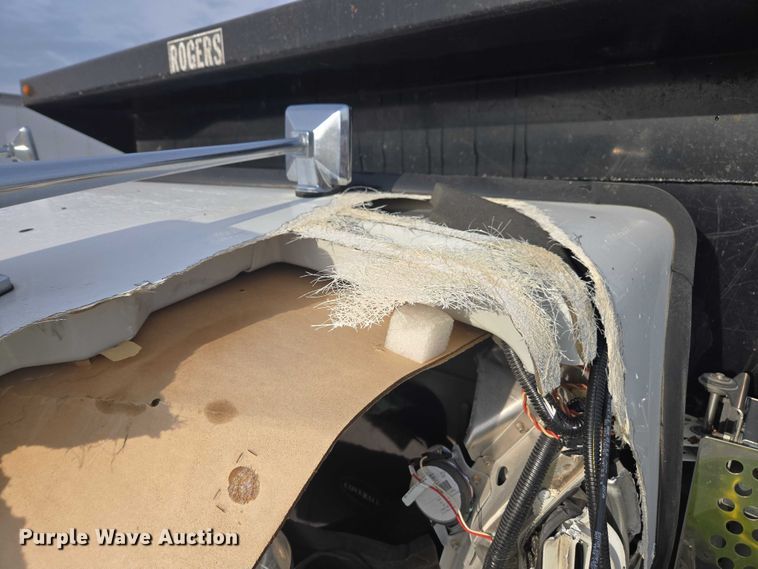 image for item YA1645 2017 Kenworth T800 dump truck