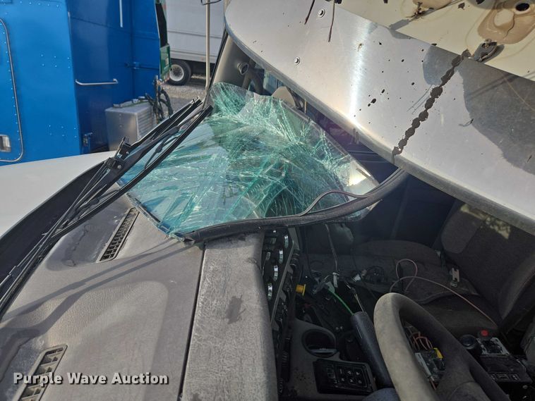 image for item YA1645 2017 Kenworth T800 dump truck