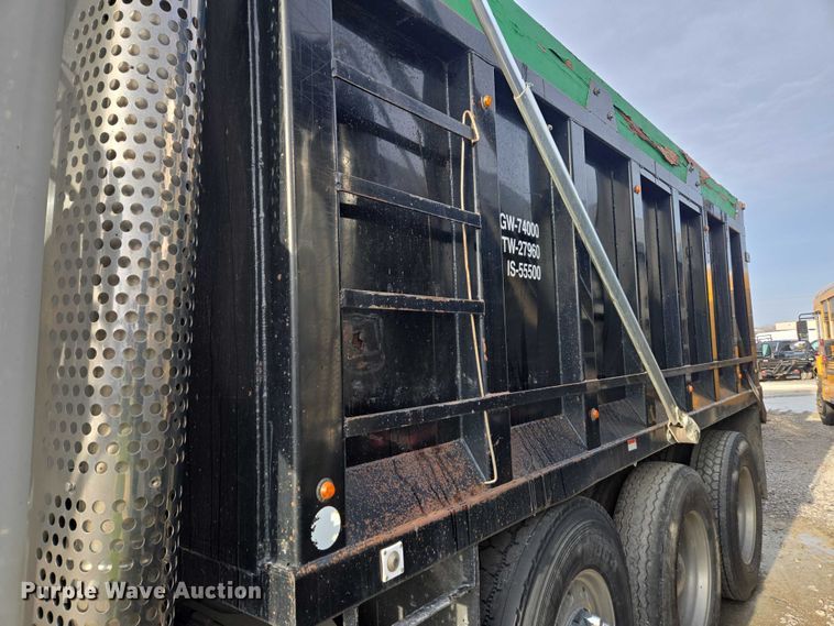 image for item YA1645 2017 Kenworth T800 dump truck