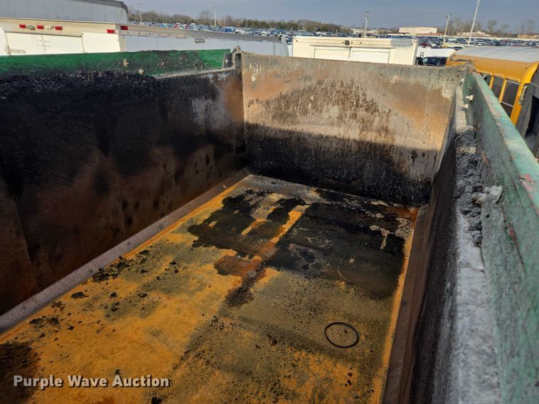 image for item YA1645 2017 Kenworth T800 dump truck