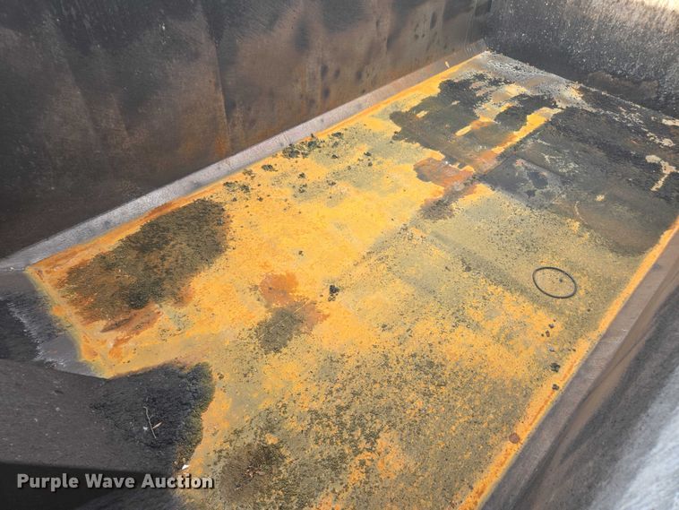 image for item YA1645 2017 Kenworth T800 dump truck