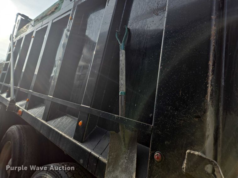 image for item YA1645 2017 Kenworth T800 dump truck