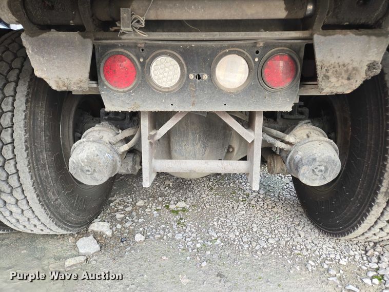 image for item YA1645 2017 Kenworth T800 dump truck