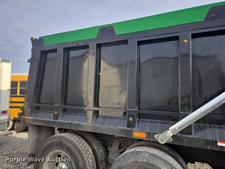 image for item YA1645 2017 Kenworth T800 dump truck