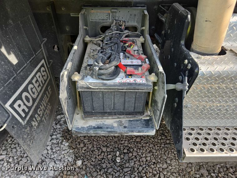 image for item YA1645 2017 Kenworth T800 dump truck