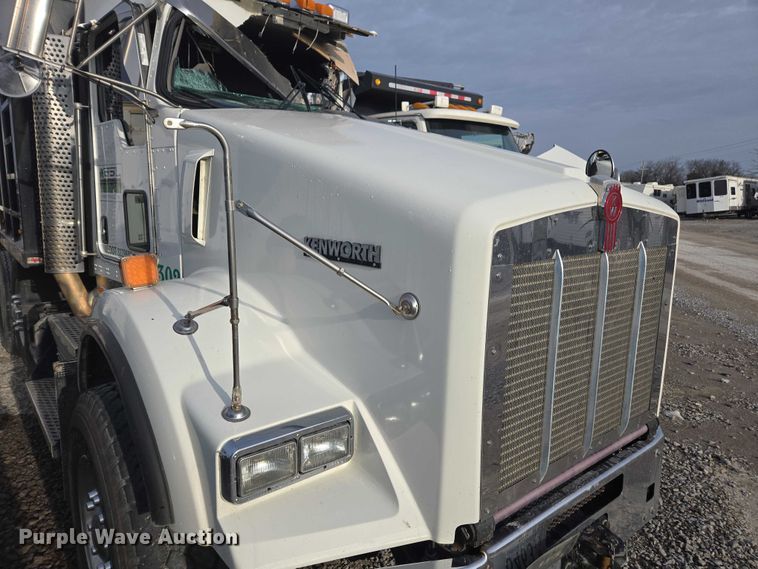 image for item YA1645 2017 Kenworth T800 dump truck