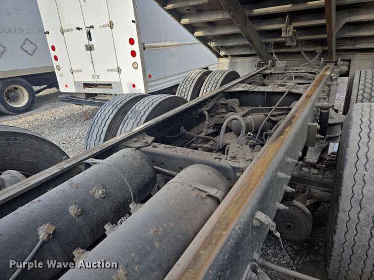 image for item YA1645 2017 Kenworth T800 dump truck