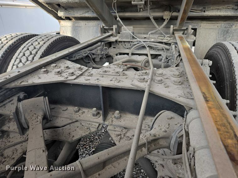 image for item YA1645 2017 Kenworth T800 dump truck