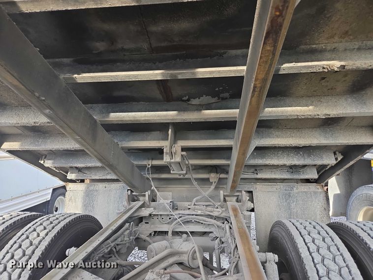 image for item YA1645 2017 Kenworth T800 dump truck