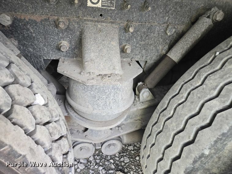 image for item YA1645 2017 Kenworth T800 dump truck