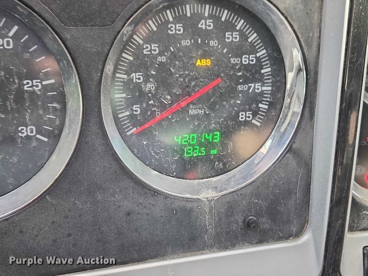 image for item YA1645 2017 Kenworth T800 dump truck