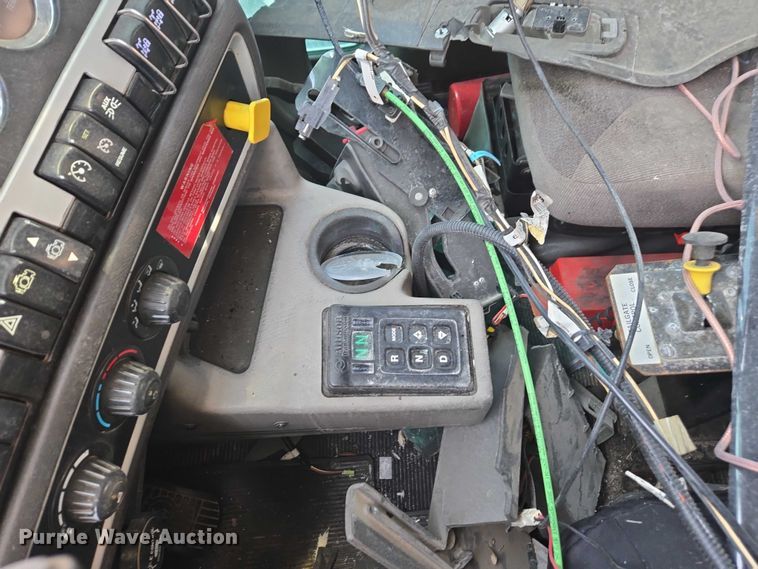 image for item YA1645 2017 Kenworth T800 dump truck