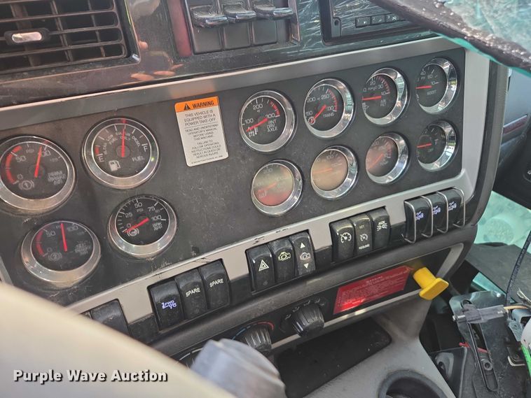 image for item YA1645 2017 Kenworth T800 dump truck