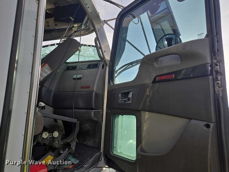 image for item YA1645 2017 Kenworth T800 dump truck