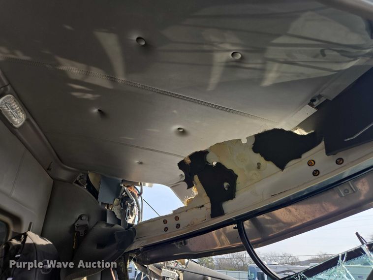 image for item YA1645 2017 Kenworth T800 dump truck