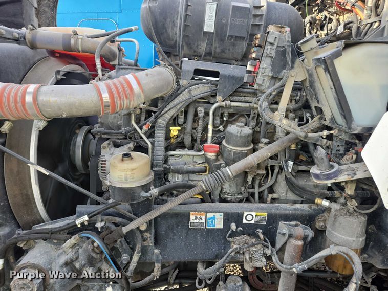 image for item YA1645 2017 Kenworth T800 dump truck