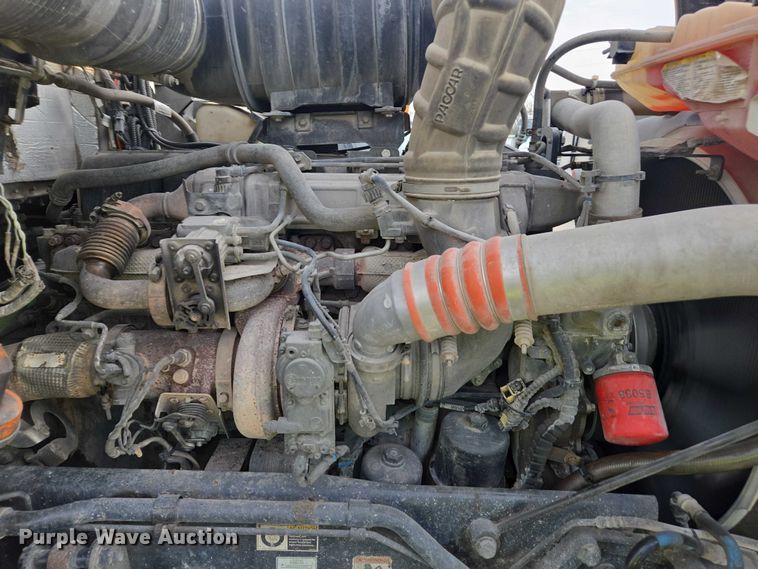 image for item YA1645 2017 Kenworth T800 dump truck