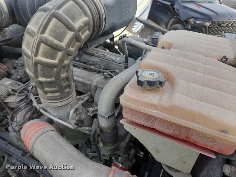 image for item YA1645 2017 Kenworth T800 dump truck