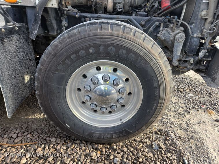 image for item YA1645 2017 Kenworth T800 dump truck